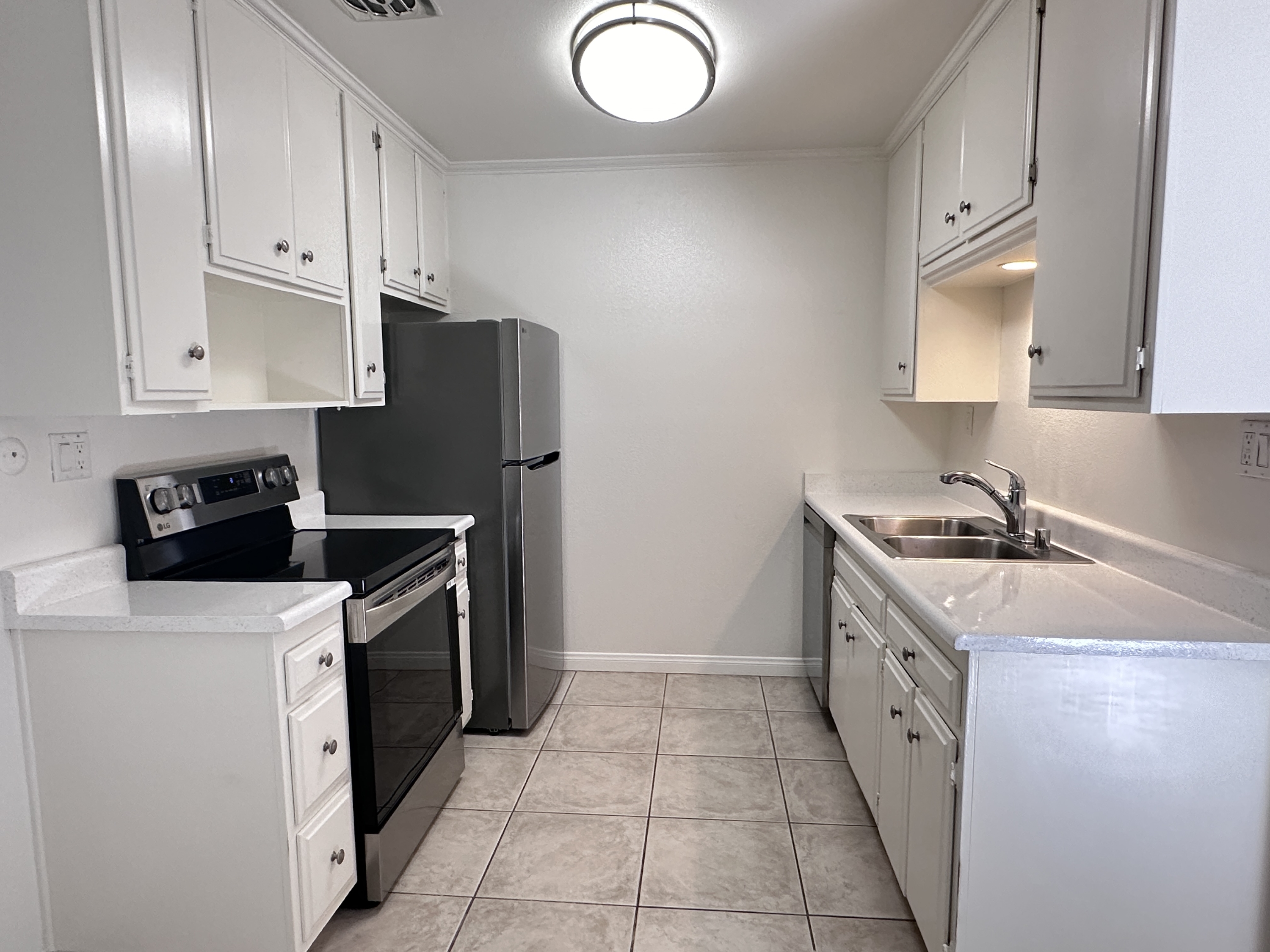 1810 S Broadway St - 07