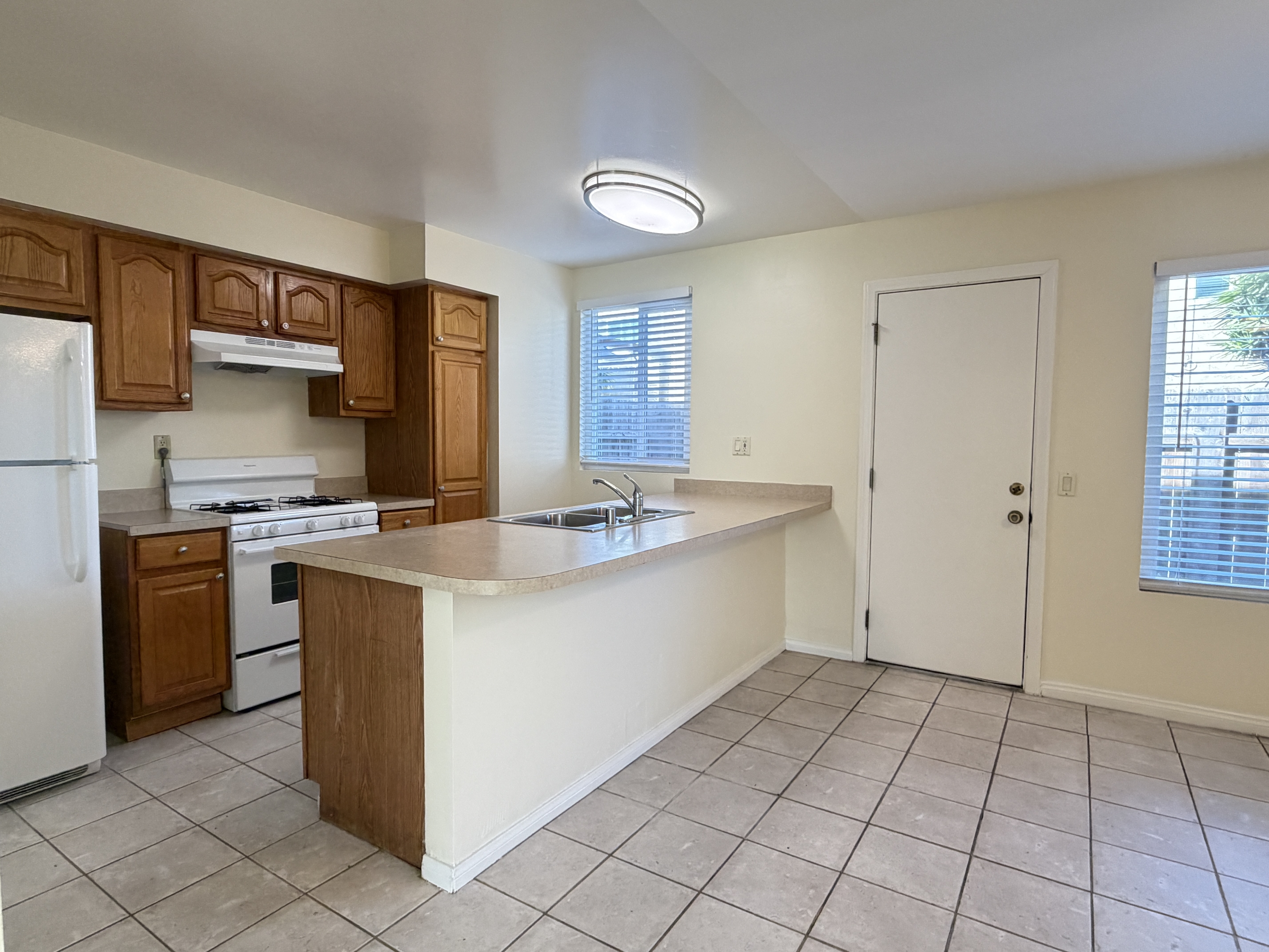 965 Laguna Dr - 05